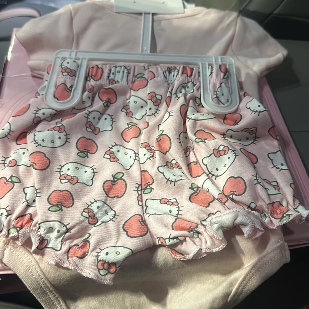 Hello Kitty Matching Set - Picture 5 of 9